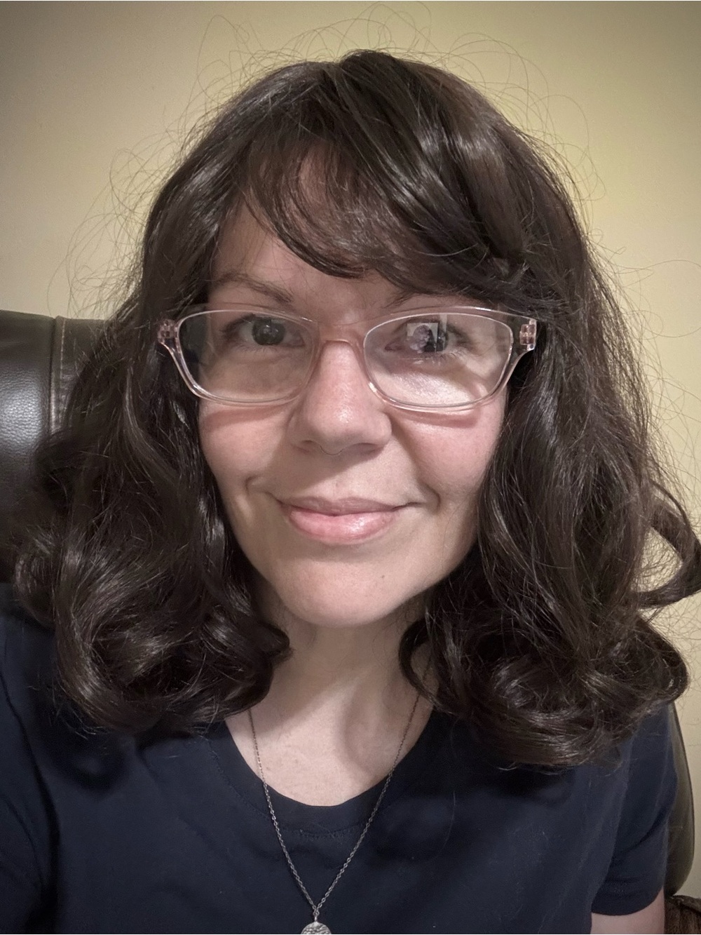 Dark Brown Womenโs Shoulder-Length Wavy Wig - Unbranded